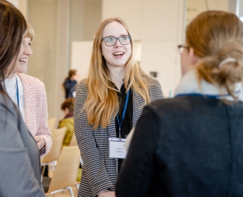 Svenja Gödecke im Gespräch mit anderen Netzwerkstellen